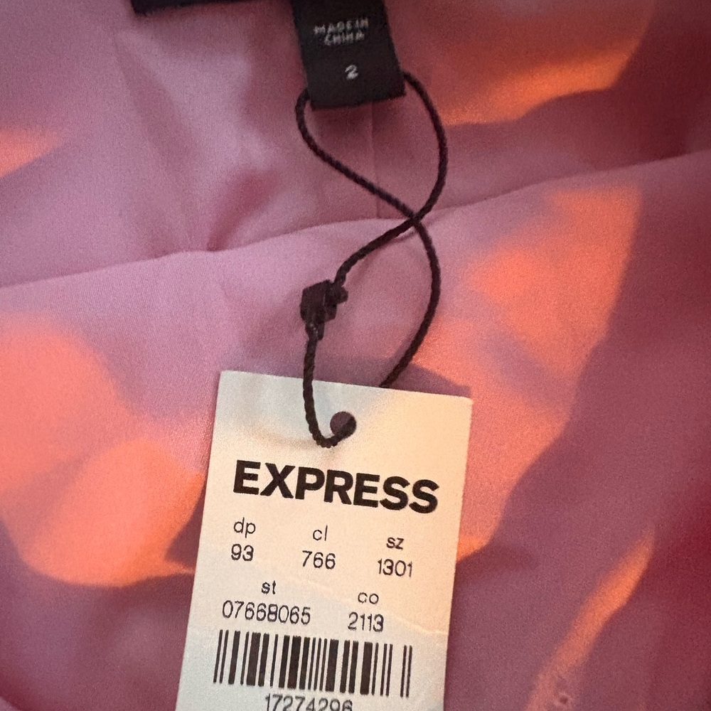 Express NWT Women's Pink Knee Length Skirt - Lined, with Slit in back - Picture 4 of 9